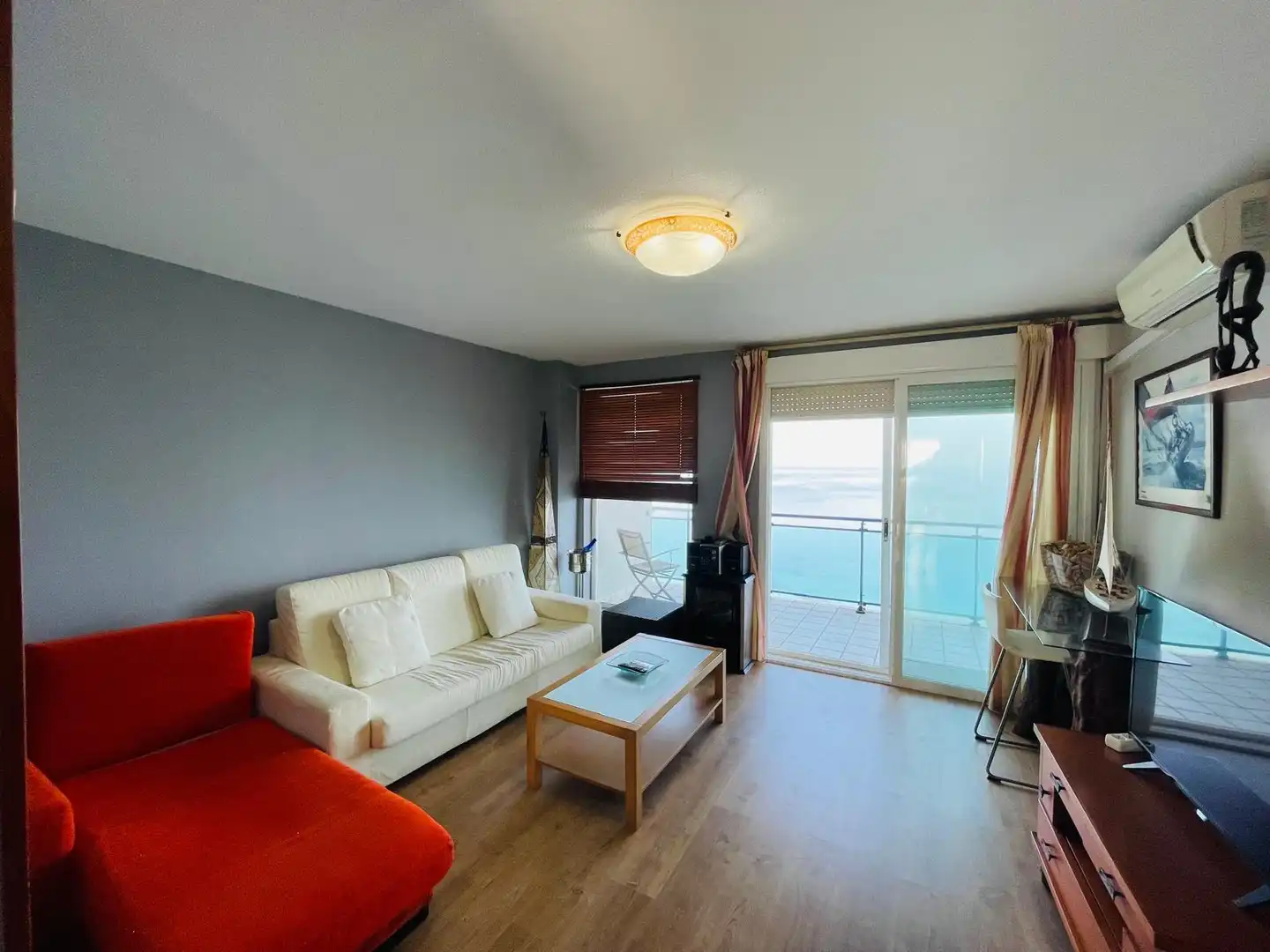 Sala de estar de Apartamento de alquiler en La Manga del Mar Menor con Aire acondicionado, Calefacción y Piscina