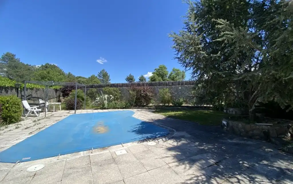 Piscina de Casa o xalet en venda en Cadalso de los Vidrios amb Aire condicionat, Calefacció i Jardí privat