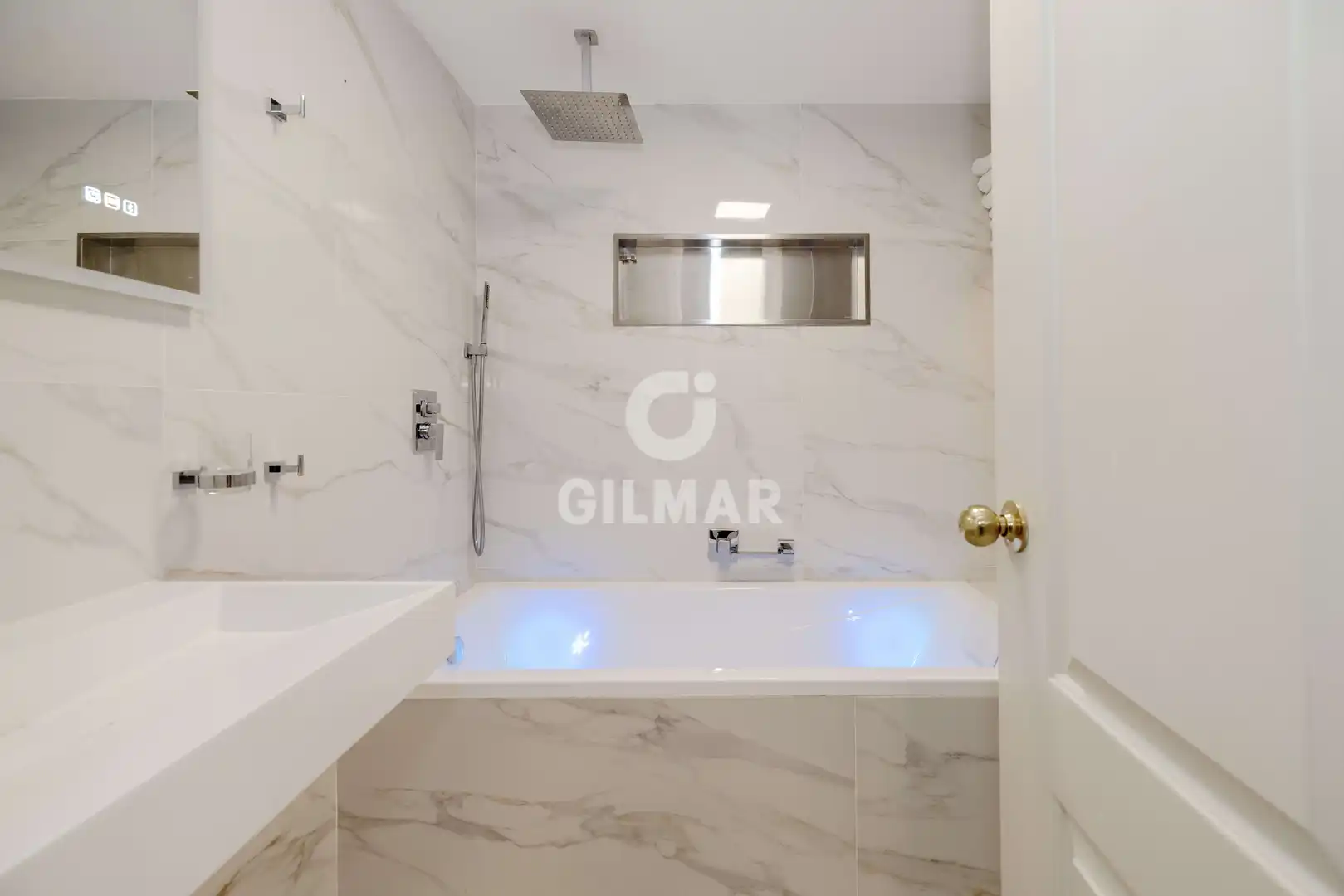 Badezimmer von Wohnung zum Verkauf in Benalmádena mit Heizung, Privatgarten und Abstellraum