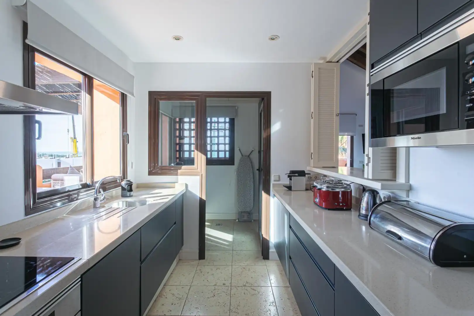 Cuina de Apartament en venda en Chiclana de la Frontera amb Piscina comunitària