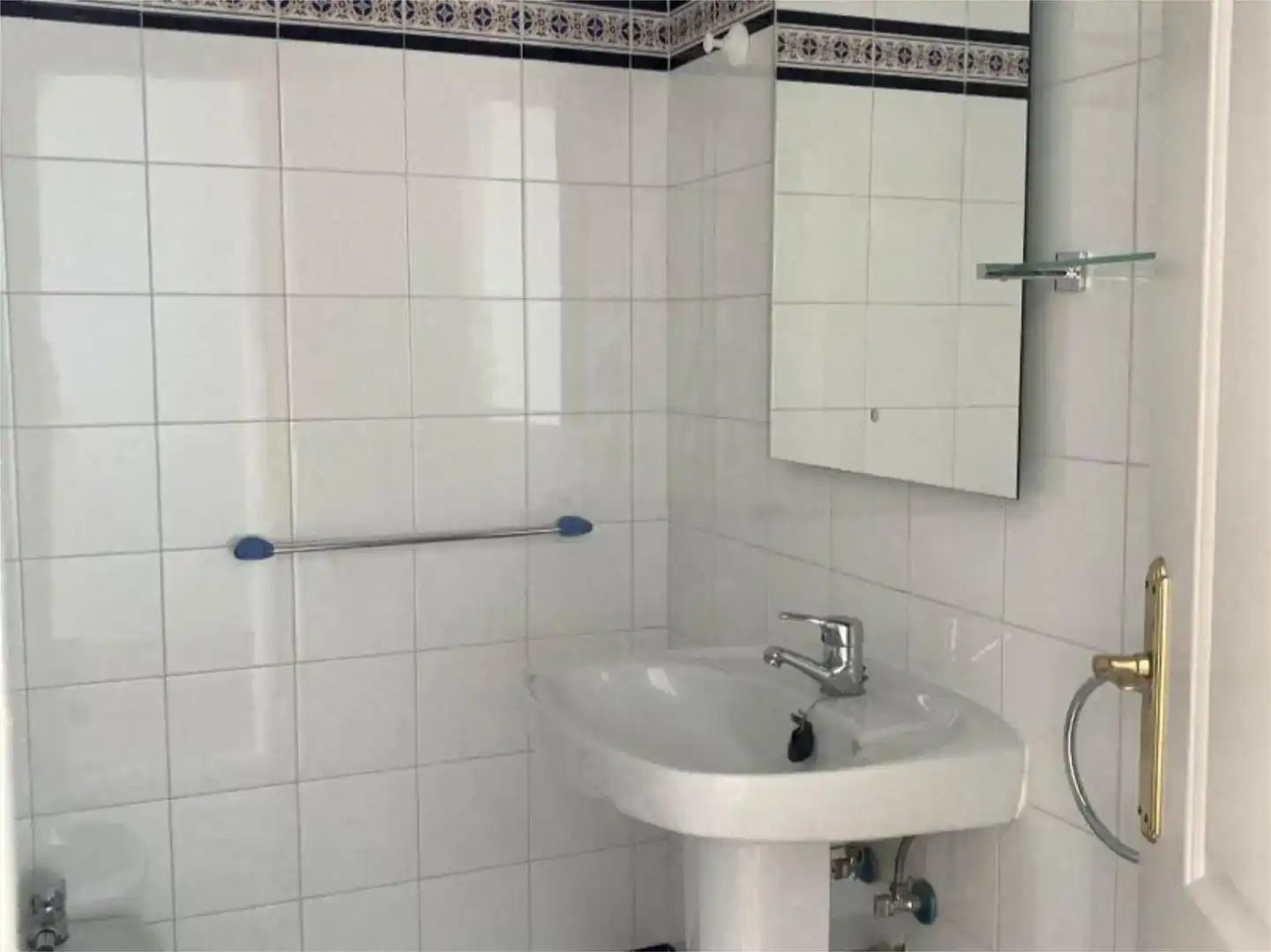 Bany de Casa adosada de lloguer en Istán amb Aire condicionat, Jardí privat i Piscina