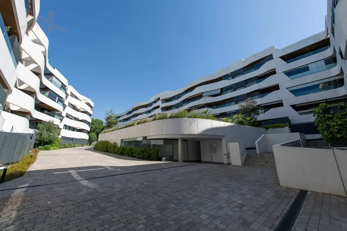 Vista exterior de Pis en venda en Alcobendas amb Aire condicionat, Calefacció i Parquet