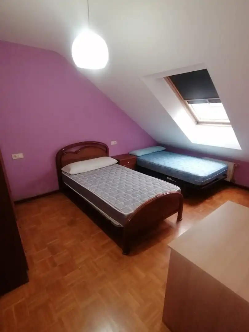Dormitori de Dúplex en venda en Gijón  amb Calefacció, Parquet i Traster