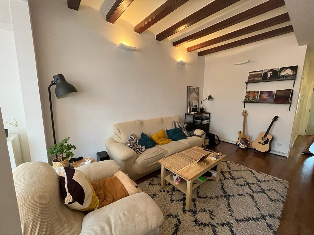 Sala d'estar de Pis en venda en  Barcelona Capital amb Calefacció, Parquet i Balcó