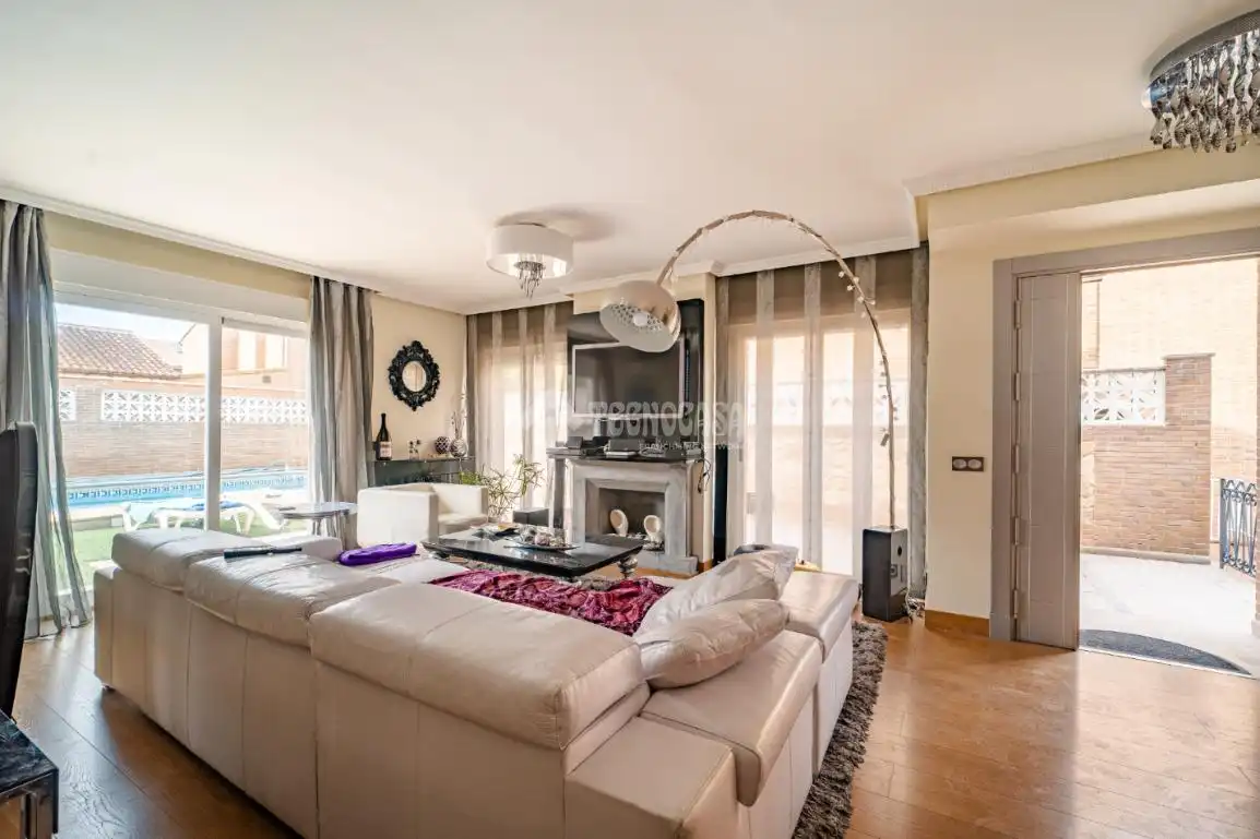 Sala de estar de Casa adosada en venta en Arganda del Rey con Aire acondicionado y Calefacción