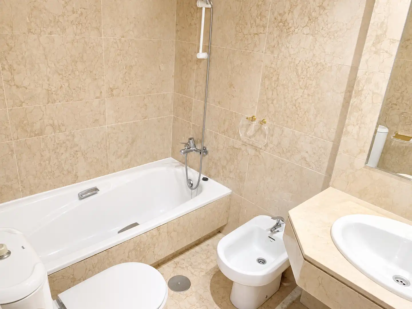 Bathroom of Attic for rent in Las Rozas de Madrid  with Air Conditioner, Heating and Private garden