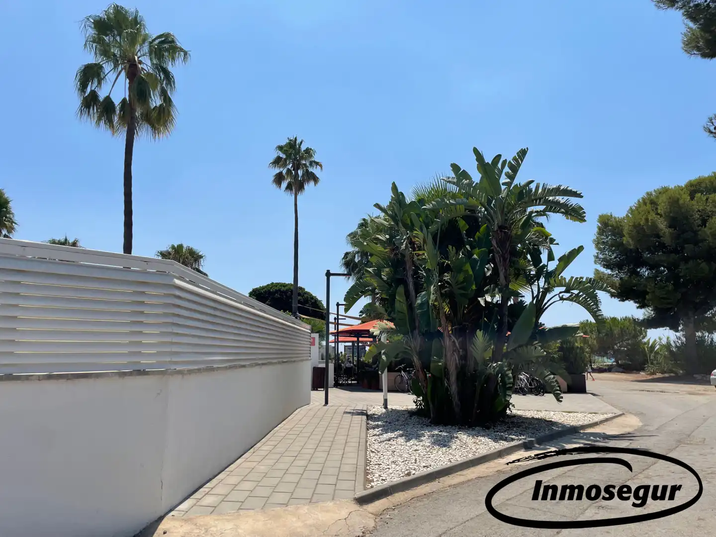 Vista exterior de Casa adosada en venda en Cambrils amb Aire condicionat, Calefacció i Jardí privat