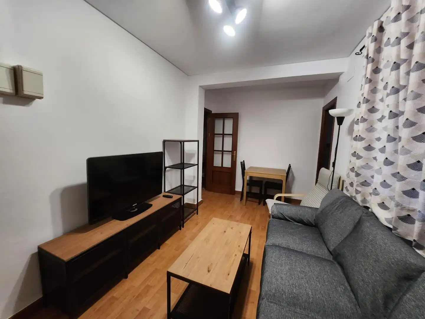 Sala d'estar de Pis de lloguer en Córdoba amb Aire condicionat i Moblat