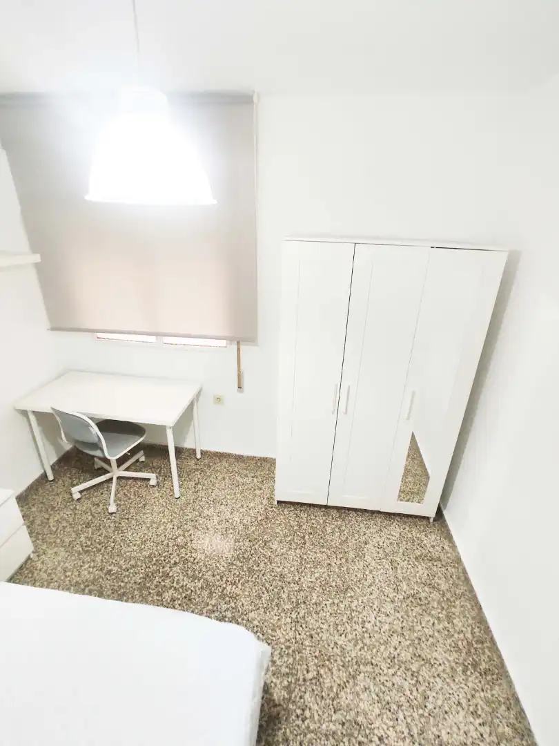 Bedroom of Flat for share in Granada  with Furnished, Washing machine and Microwave