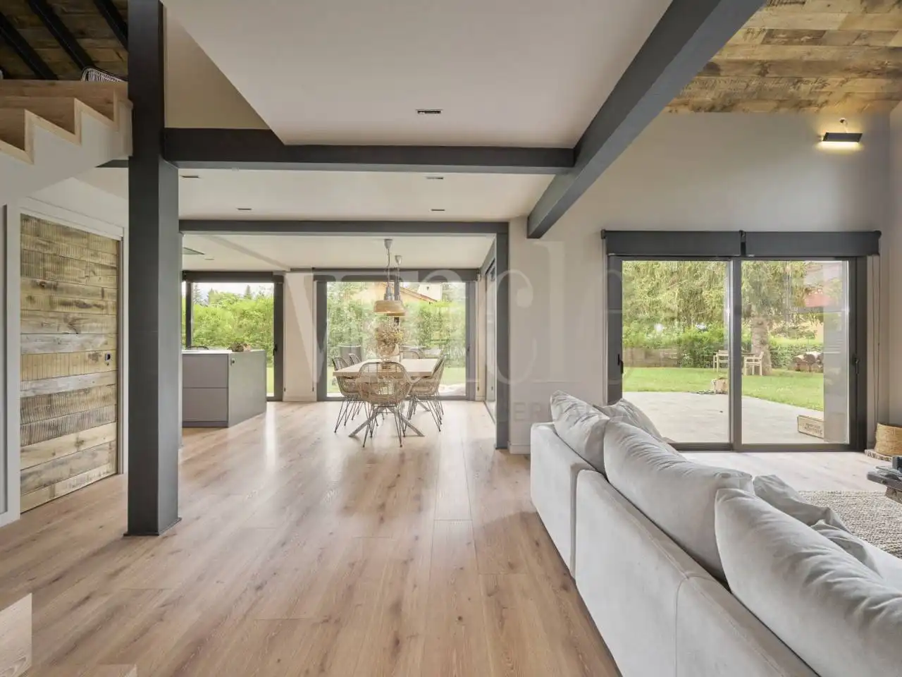 Sala d'estar de Casa o xalet en venda en Puigcerdà amb Calefacció, Jardí privat i Parquet