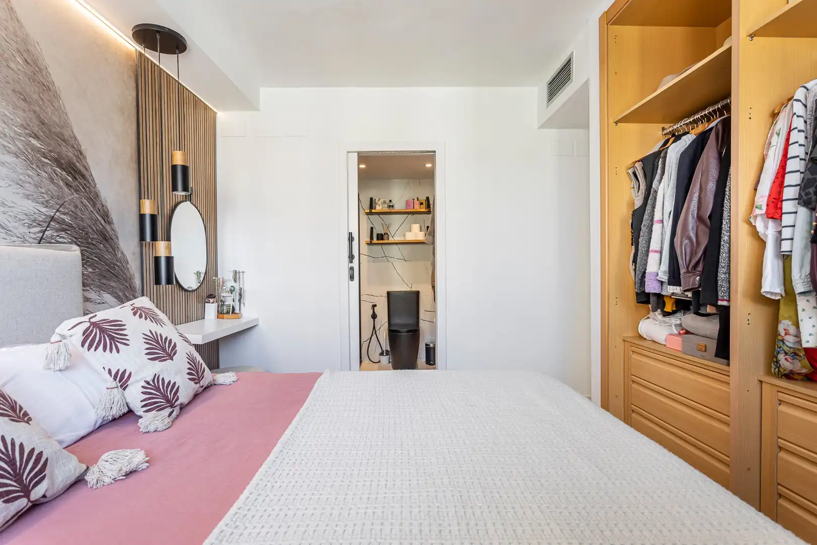 Habitación de Ático en venta en Valencia con Aire acondicionado, Calefacción y Jardín privado