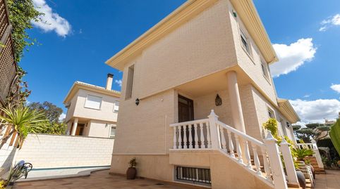 EXCLUSIVO CHALET EN ZONA CLUB DE CAMPO ELDAPETRER