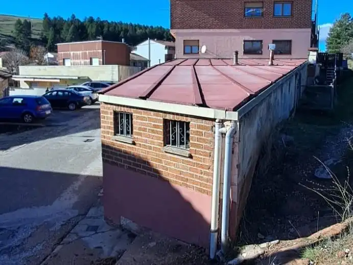 Vista exterior de Local en venta en San Leonardo de Yagüe