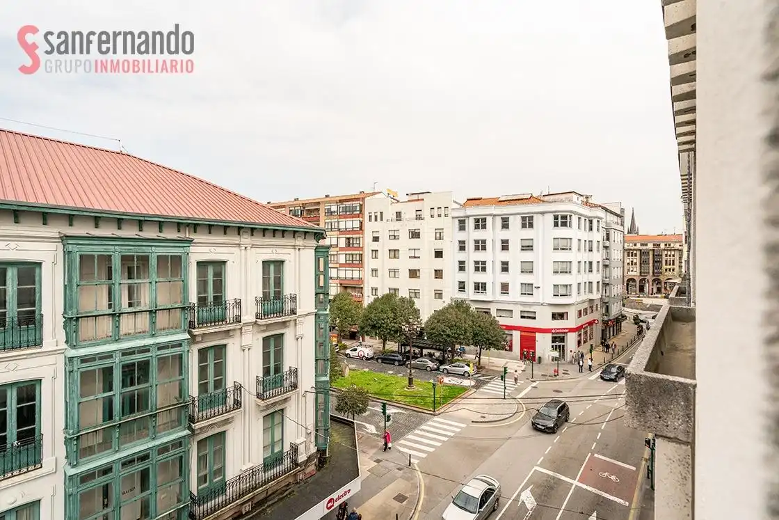 Vista exterior de Pis en venda en Torrelavega  amb Parquet