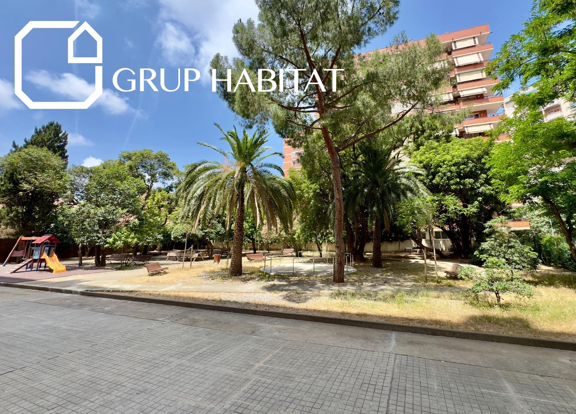 Exterior view of Flat for sale in  Barcelona Capital  with Heating, Private garden and Balcony