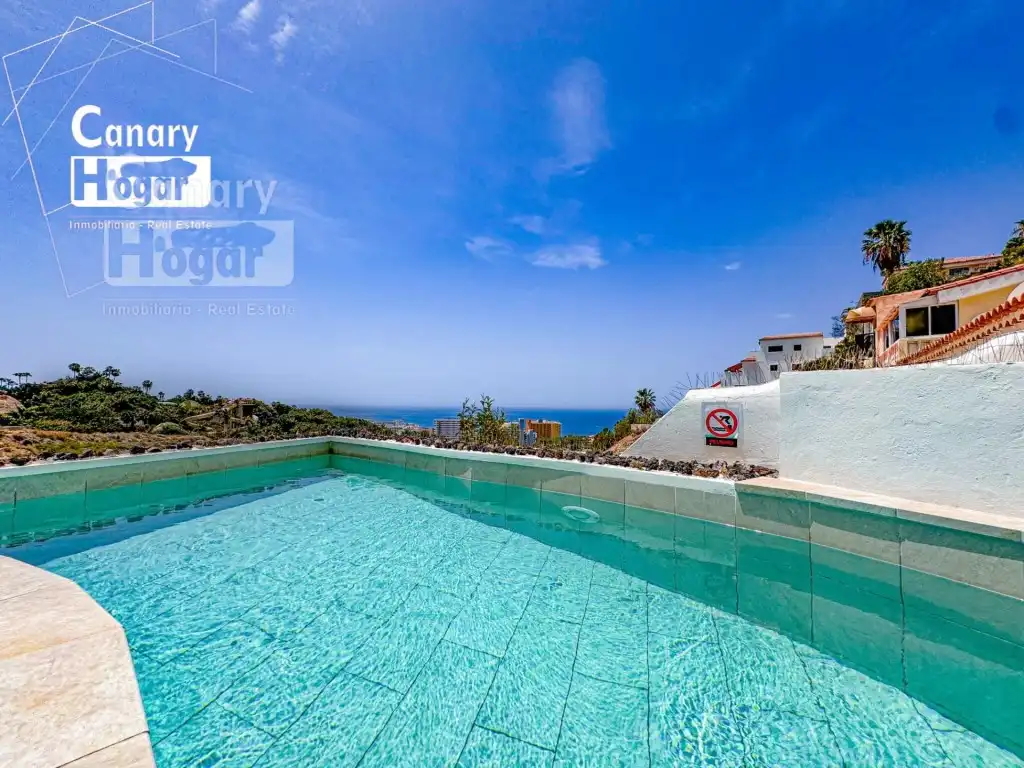 Detached house with pool for sale in Calle de Finlandia, imagen 2