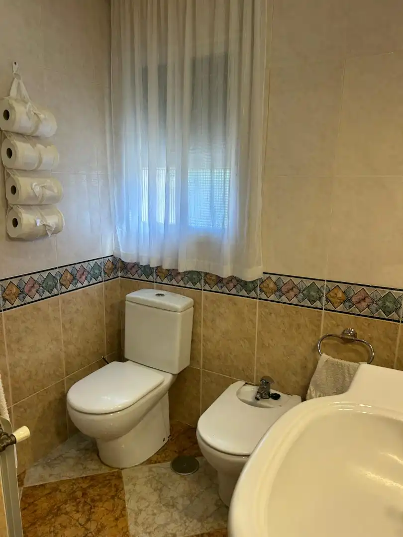 Baño de Casa o chalet en venta en Jaén con Aire acondicionado, Calefacción y Jardín privado