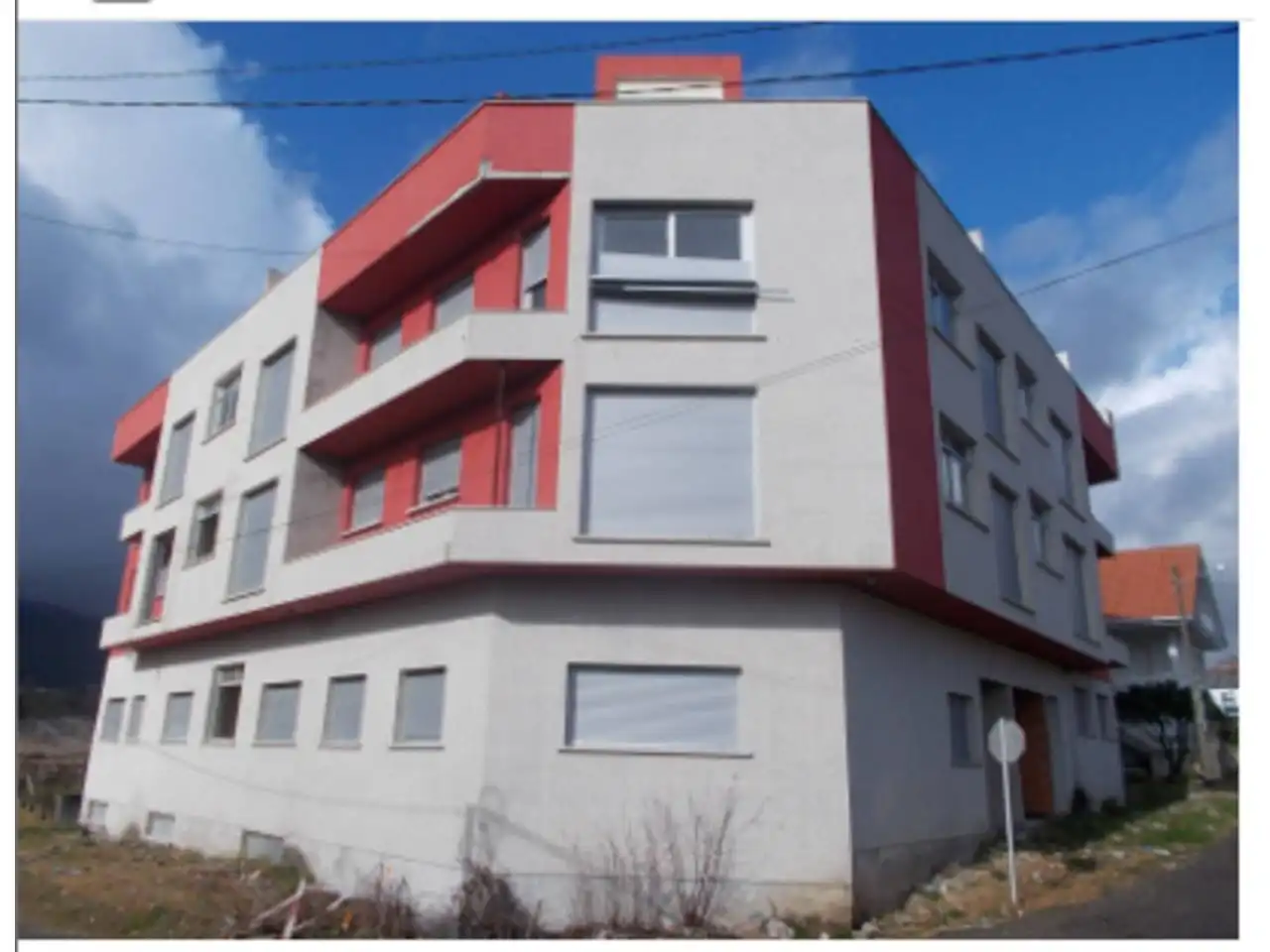 Mixt residencial en venda a Calle SOBERBIA