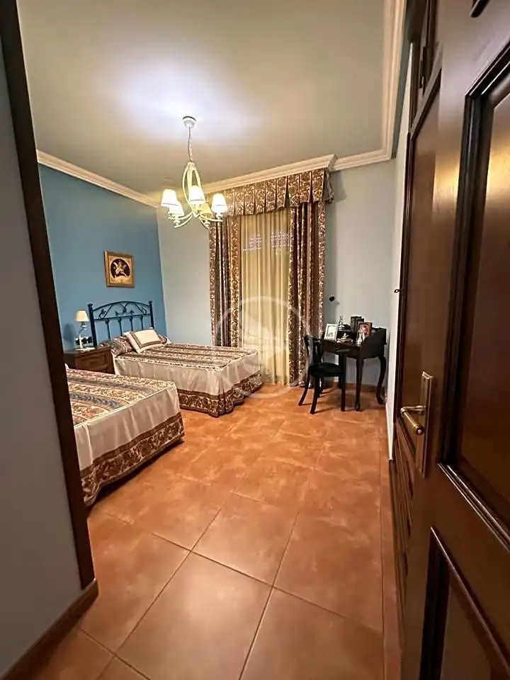 Dormitori de Casa o xalet en venda en Linares amb Aire condicionat, Calefacció i Jardí privat