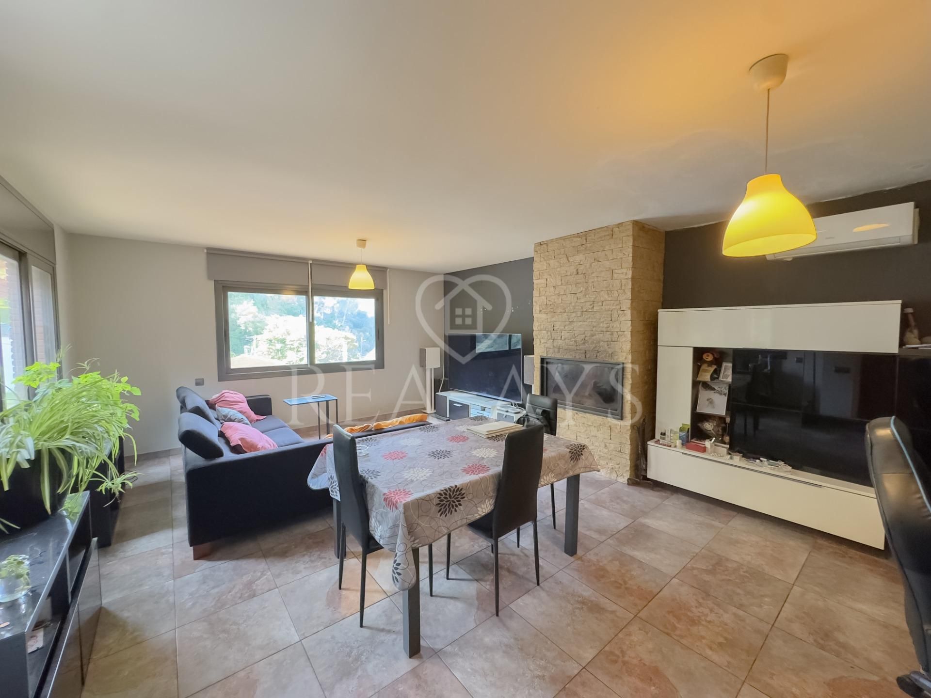 Sala de estar de Casa o chalet en venta en Cervelló con Aire acondicionado, Calefacción y Jardín privado