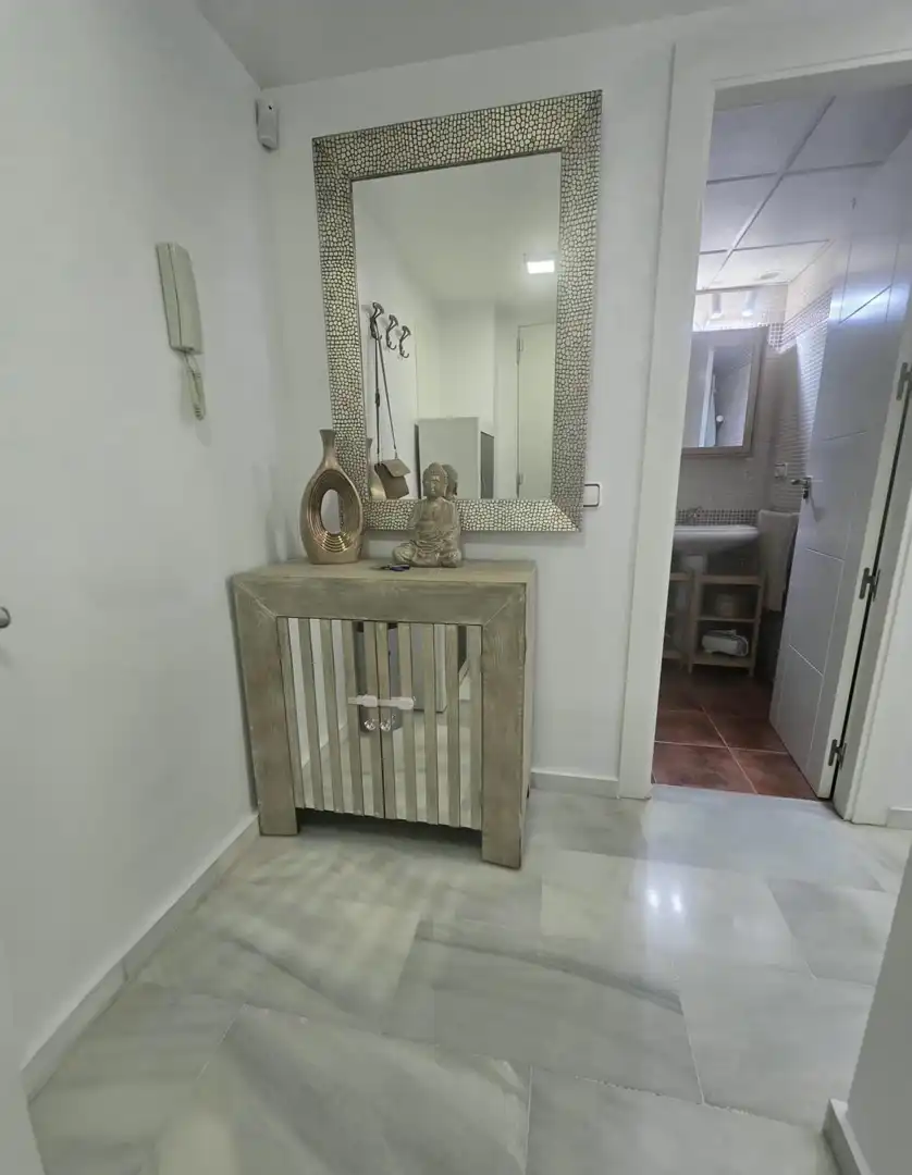 Maisonette zum Verkauf in Torremolinos mit Klimaanlage, Privatgarten und Terrasse