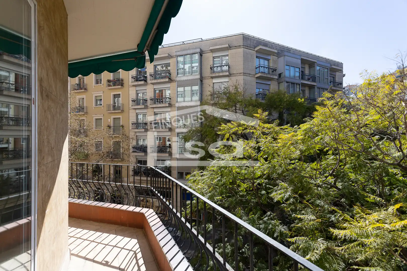 Terraza de Piso en venta en Barcelona con Calefacción, Trastero y Balcón