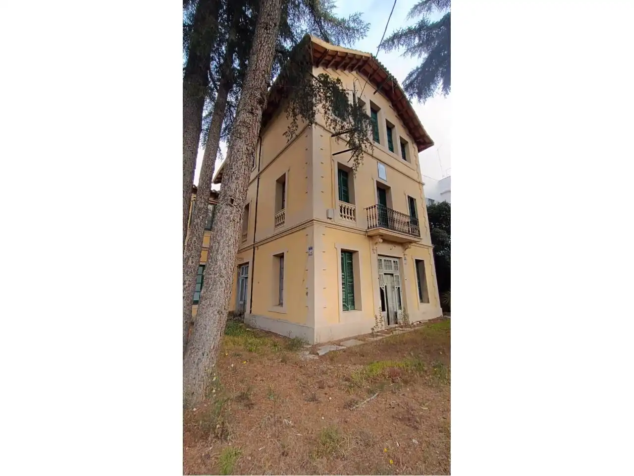 Vista exterior de Casa o xalet en venda en Martorelles amb Jardí privat, Terrassa i Alarma