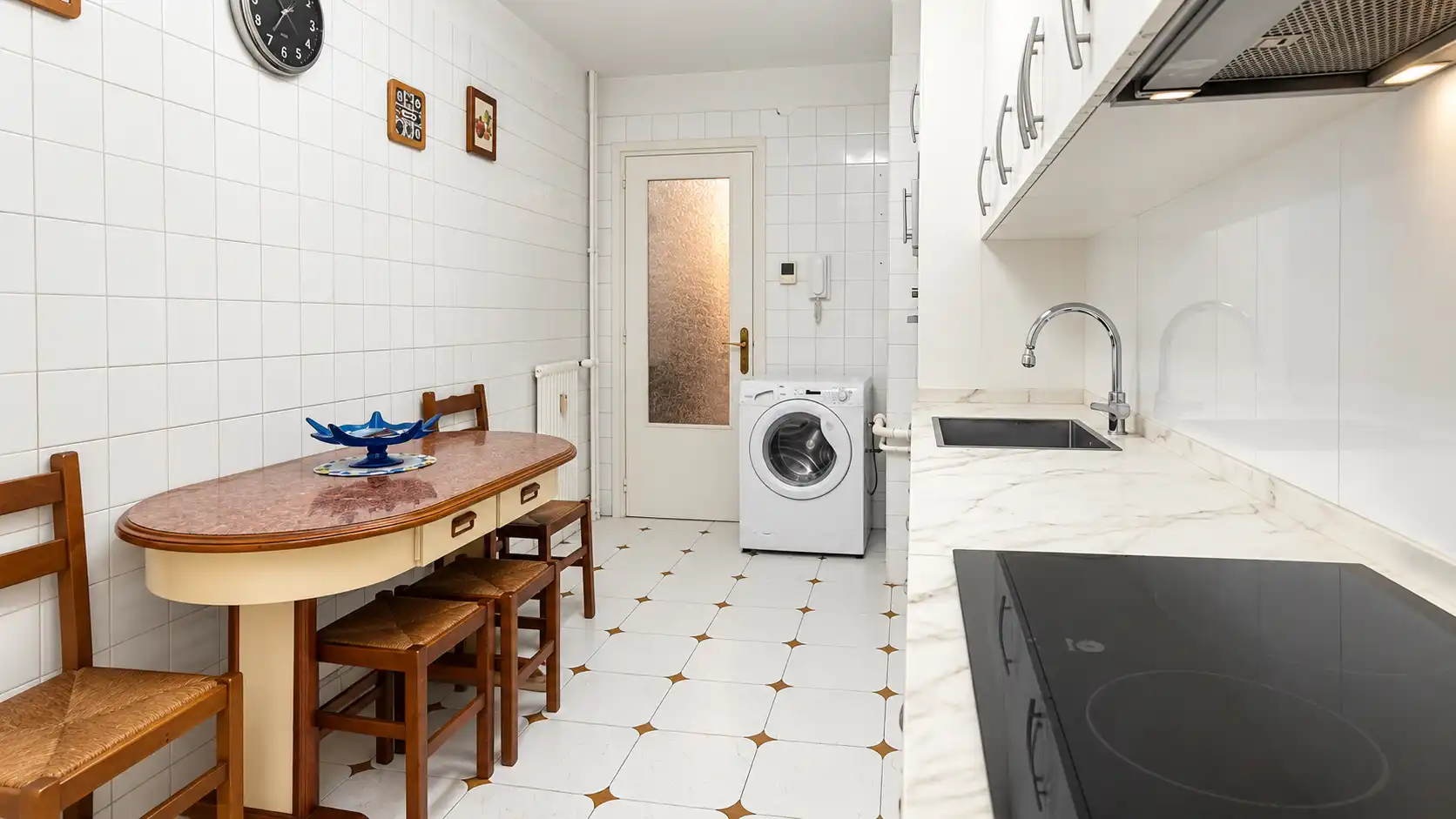 Cuina de Pis en venda en Gijón  amb Calefacció, Parquet i Moblat
