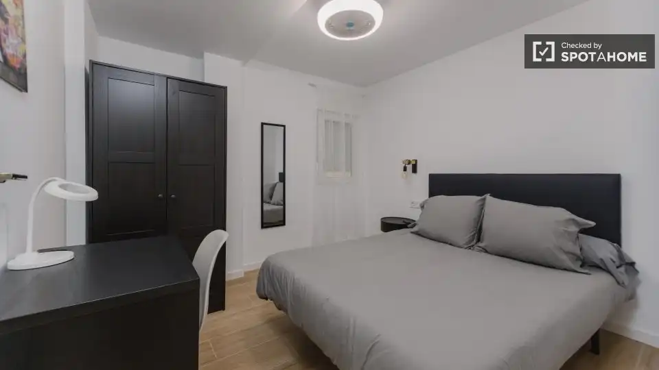 Bedroom of Flat for rent in Valencia  with Air Conditioner, Heating and Furnished