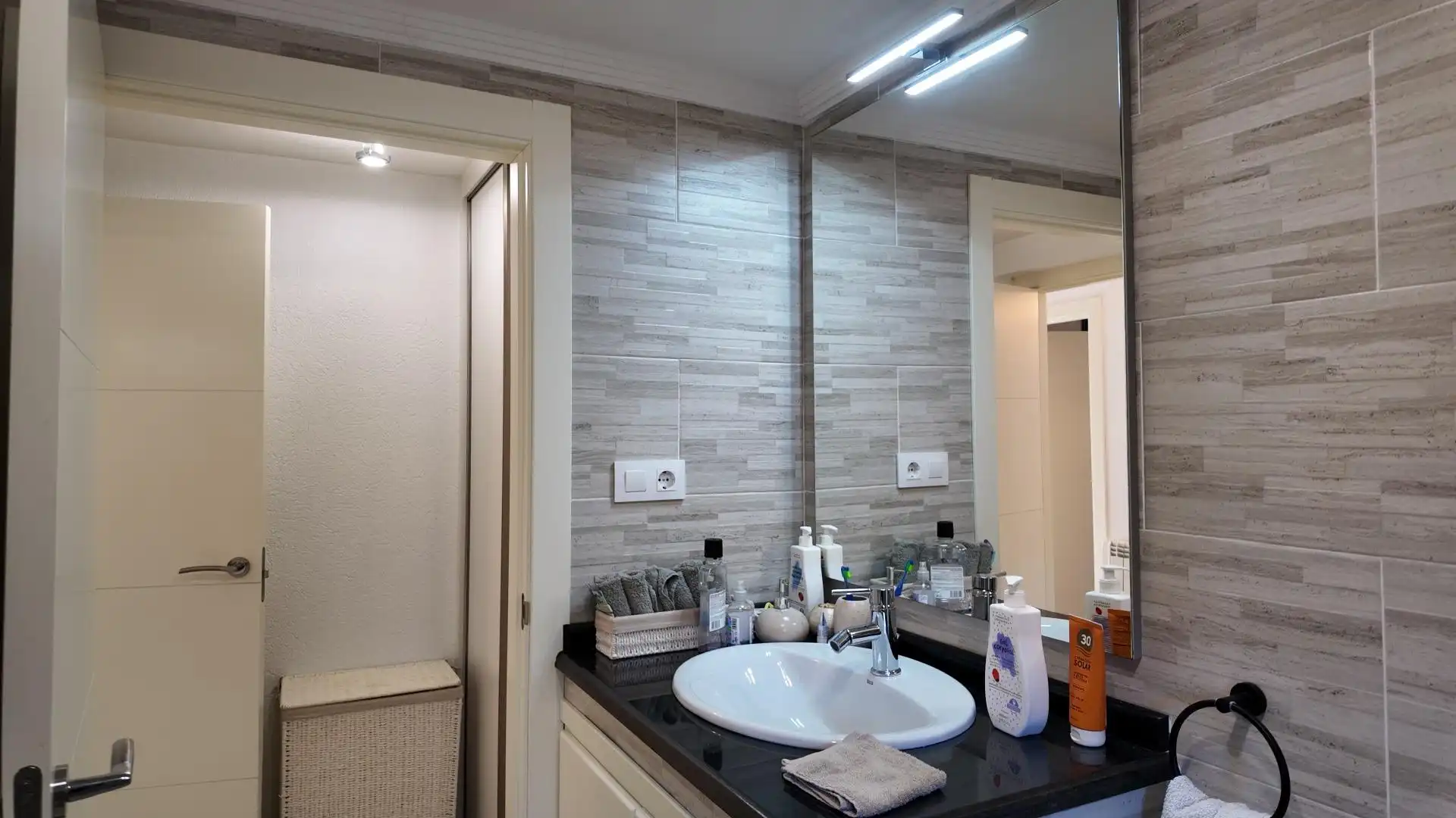 Bathroom of Houses for sale in Candeleda  with Heating, Storage room and Furnished