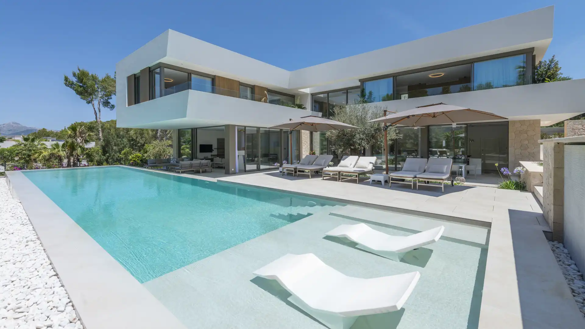 Swimming pool of Houses for sale in Calvià  with Air Conditioner, Heating and Parquet flooring