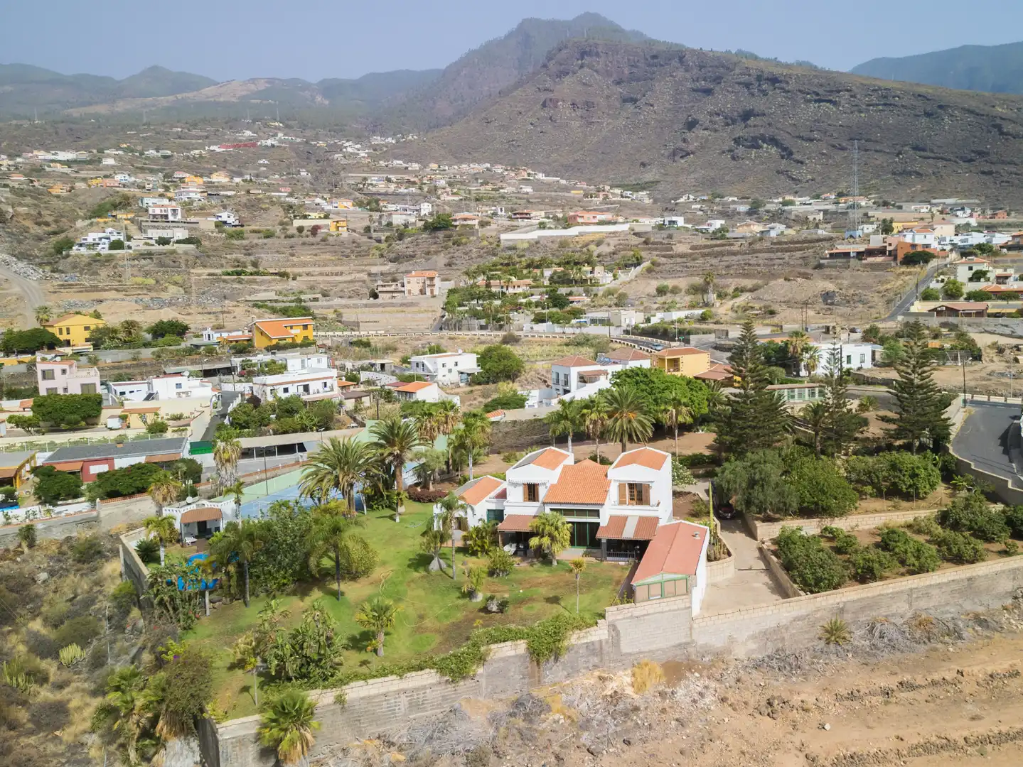 Vista exterior de Casa o xalet en venda en Candelaria amb Aire condicionat, Jardí privat i Terrassa