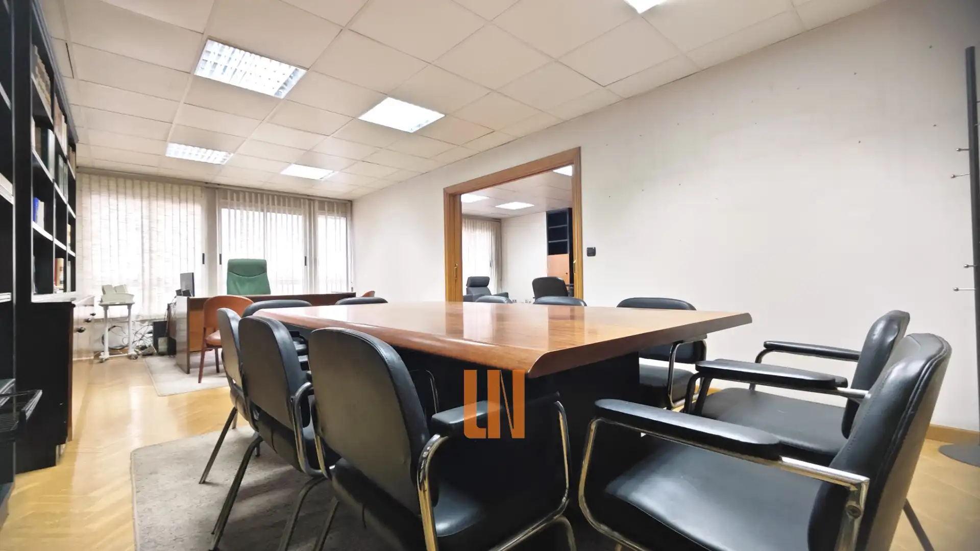 Büro zur Miete in A Coruña Capital  mit Heizung und Internet