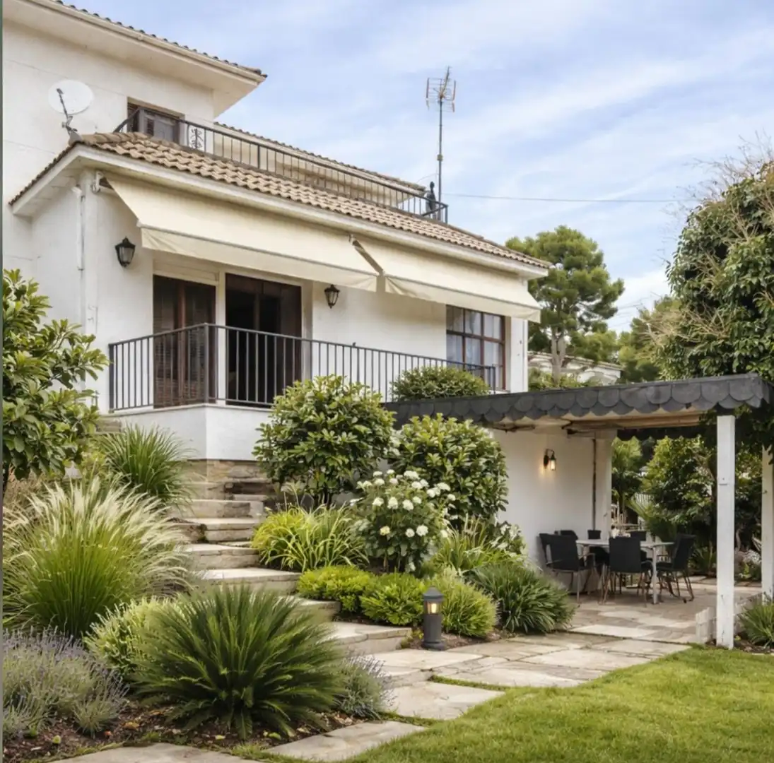 Vista exterior de Casa adosada en venta en Cunit con Jardín privado, Terraza y Amueblado