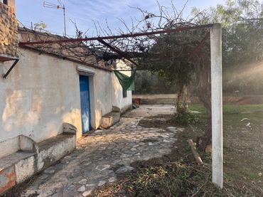 House with balcony for sale in Carretera del Escobar Km 2