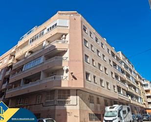 Vista exterior de Apartament en venda en Torrevieja amb Aire condicionat i Terrassa