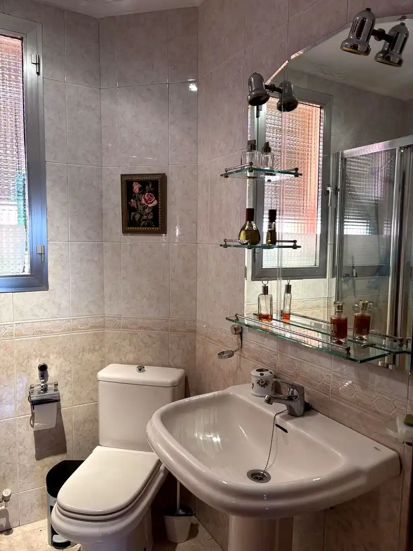 Bathroom of Flat for sale in Madrid  with Heating, Furnished and Alarm