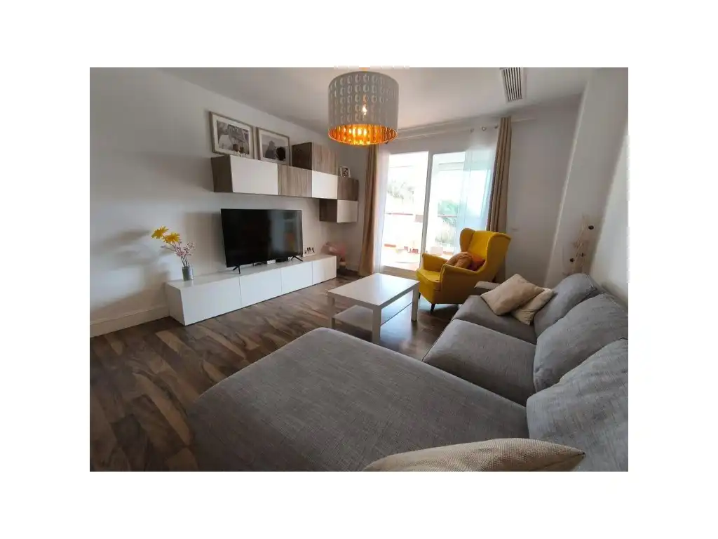 Wohnzimmer von Wohnung zum Verkauf in La Alcaidesa mit Klimaanlage, Heizung und Terrasse