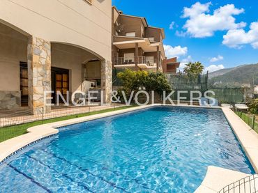 Casa amb piscina en venda a Sant Fost de Campsentelles
