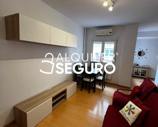 Sala d'estar de Pis de lloguer en  Madrid Capital amb Calefacció i Moblat