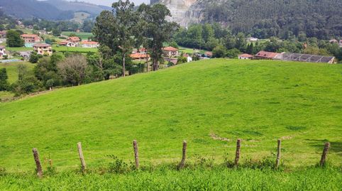 FANTÁSTICO TERRENO CON EDIFICACIÓN EN AÉS, PUENTE VIESGO. Situado en un entorno tranquilo y con unas vistas espectaculares pero mu