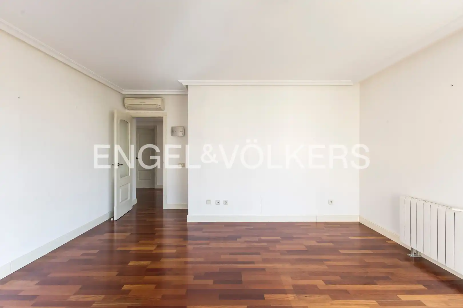 Living room of Flat for sale in Madrid  with Air Conditioner, Heating and Swimming Pool