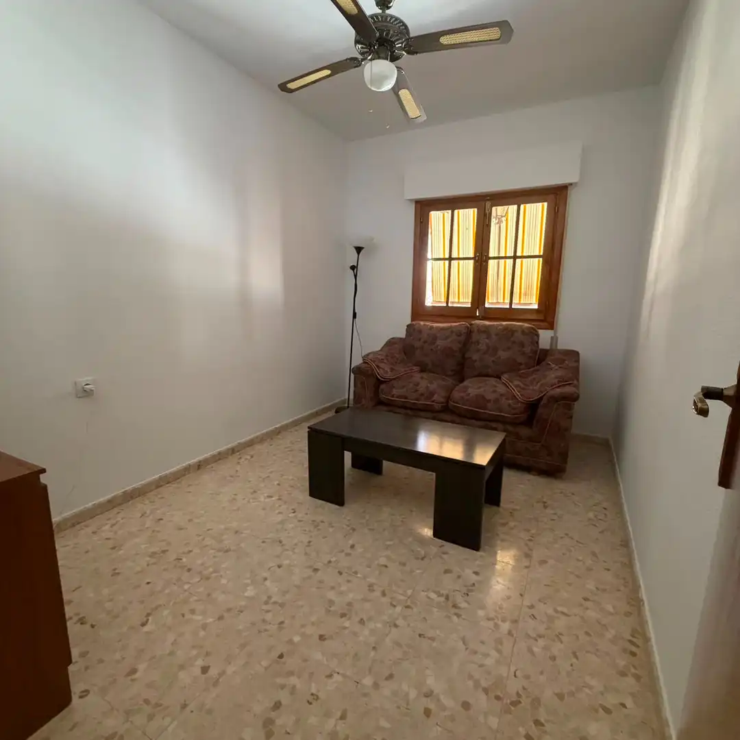 Sala d'estar de Pis de lloguer en Almendralejo amb Aire condicionat, Moblat i Balcó