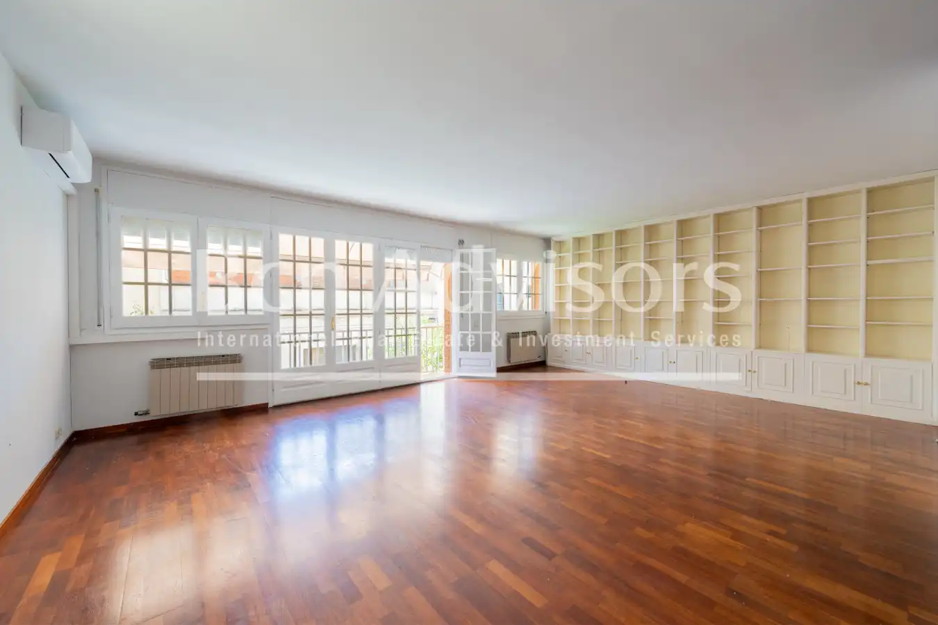 Sala de estar de Casa adosada en venta en Sant Just Desvern con Aire acondicionado, Calefacción y Parquet