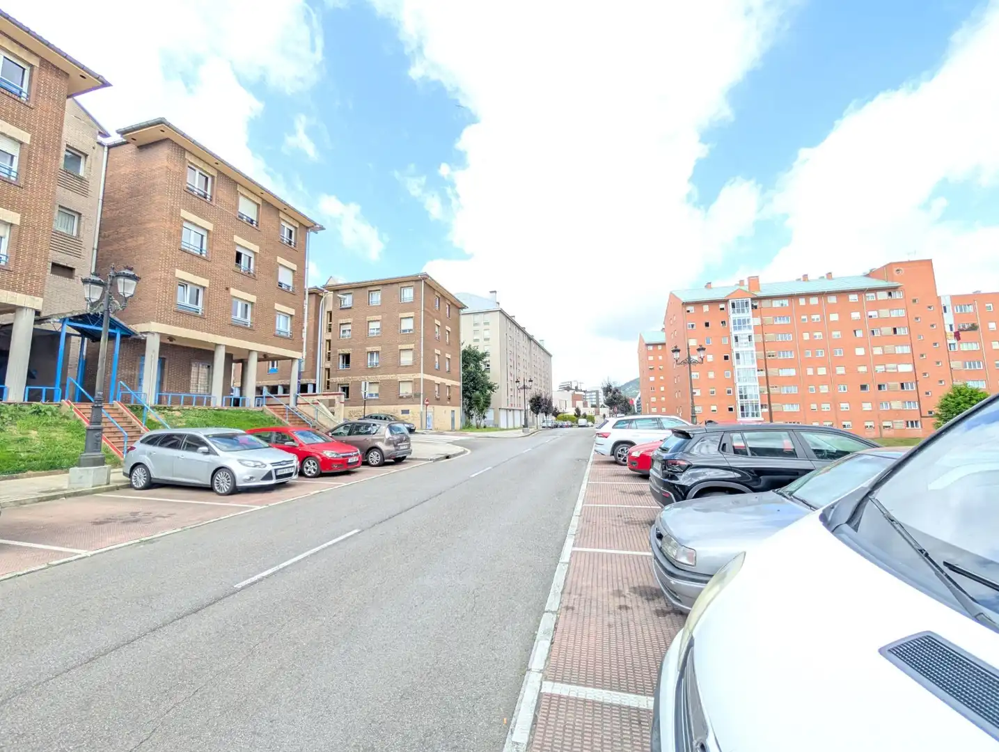 Aparcament de Pis en venda en Oviedo  amb Calefacció i Terrassa