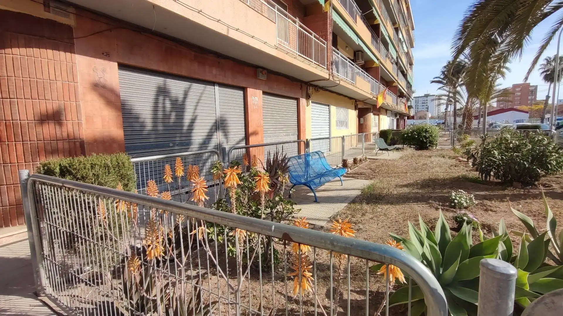 Vista exterior de Local de alquiler en Alicante / Alacant