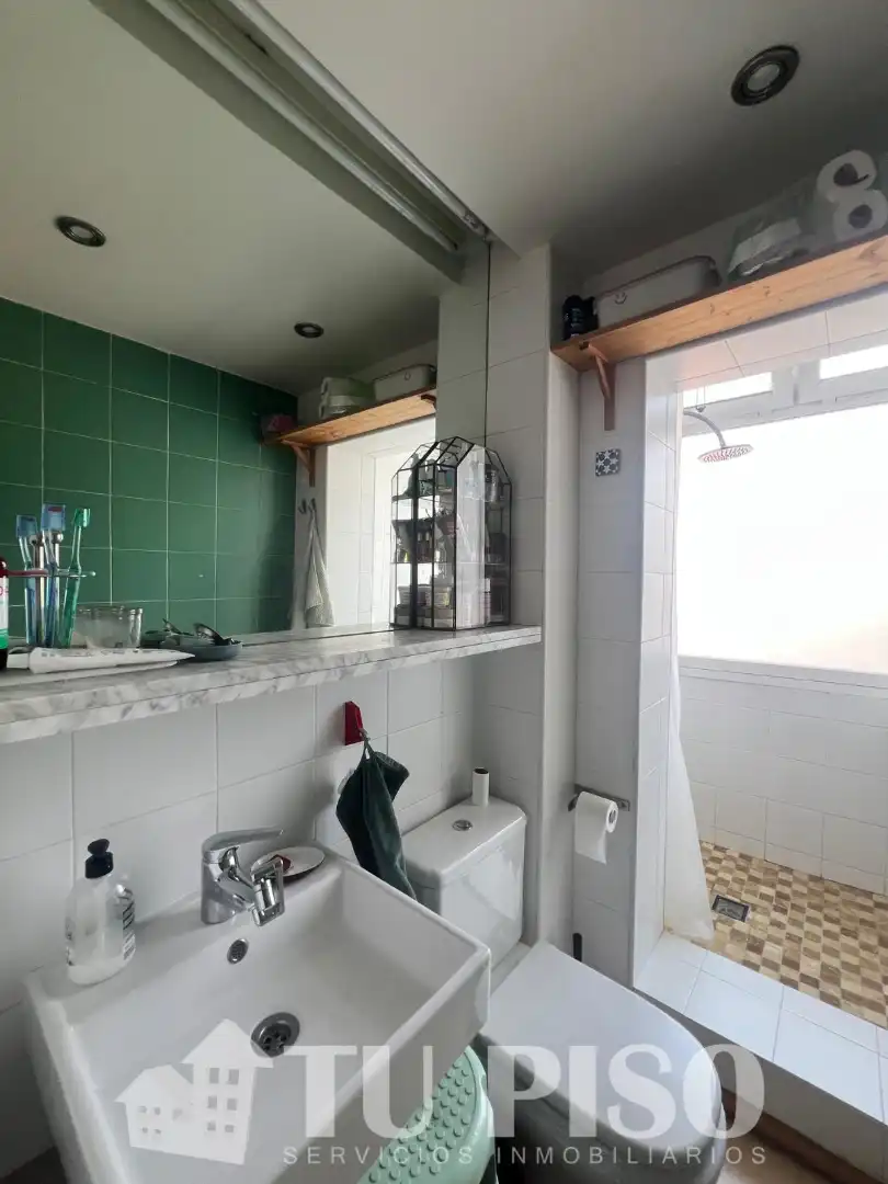 Baño de Piso en venta en Madrid con Calefacción, Terraza y Amueblado
