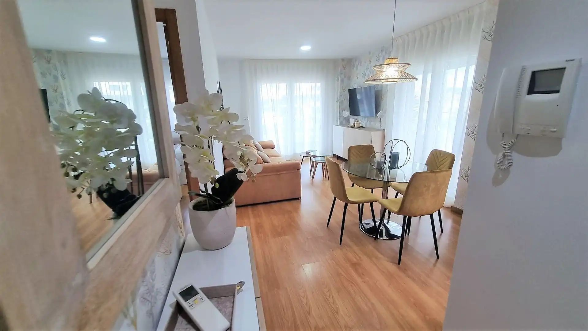 Sala de estar de Piso de alquiler en Cangas  con Aire acondicionado, Calefacción y Parquet