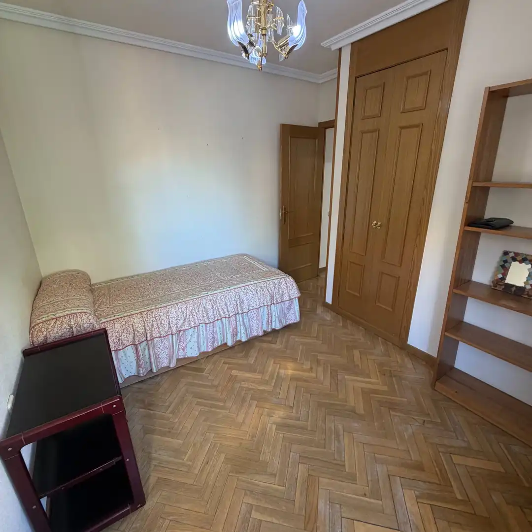 Habitación de Piso en venta en Madrid con Piscina comunitaria