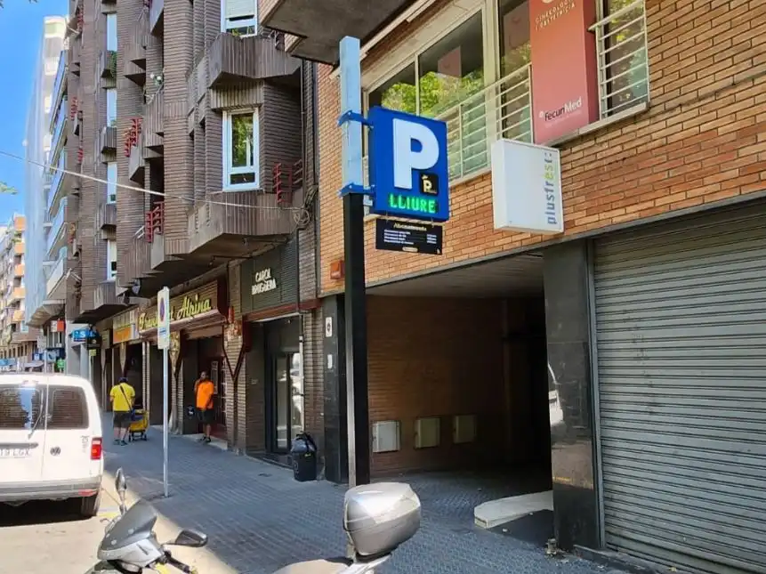 Individuale in affitto a Carrer de la Sèquia 28